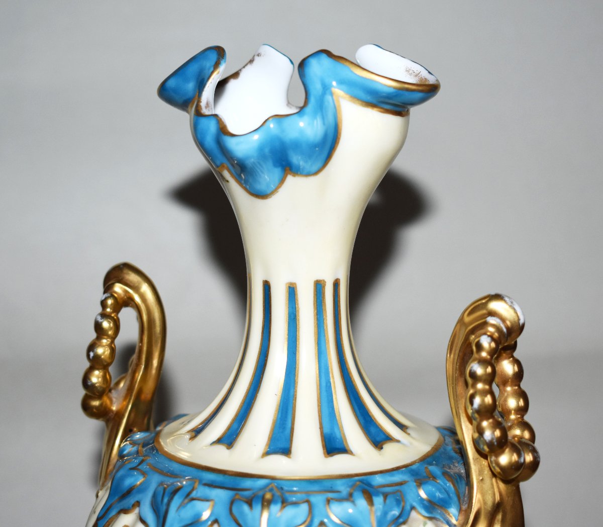 Vase Balustre Sur Pied - Douche Dans Le Goût De Sèvres, Peint Main. décor floral-photo-7