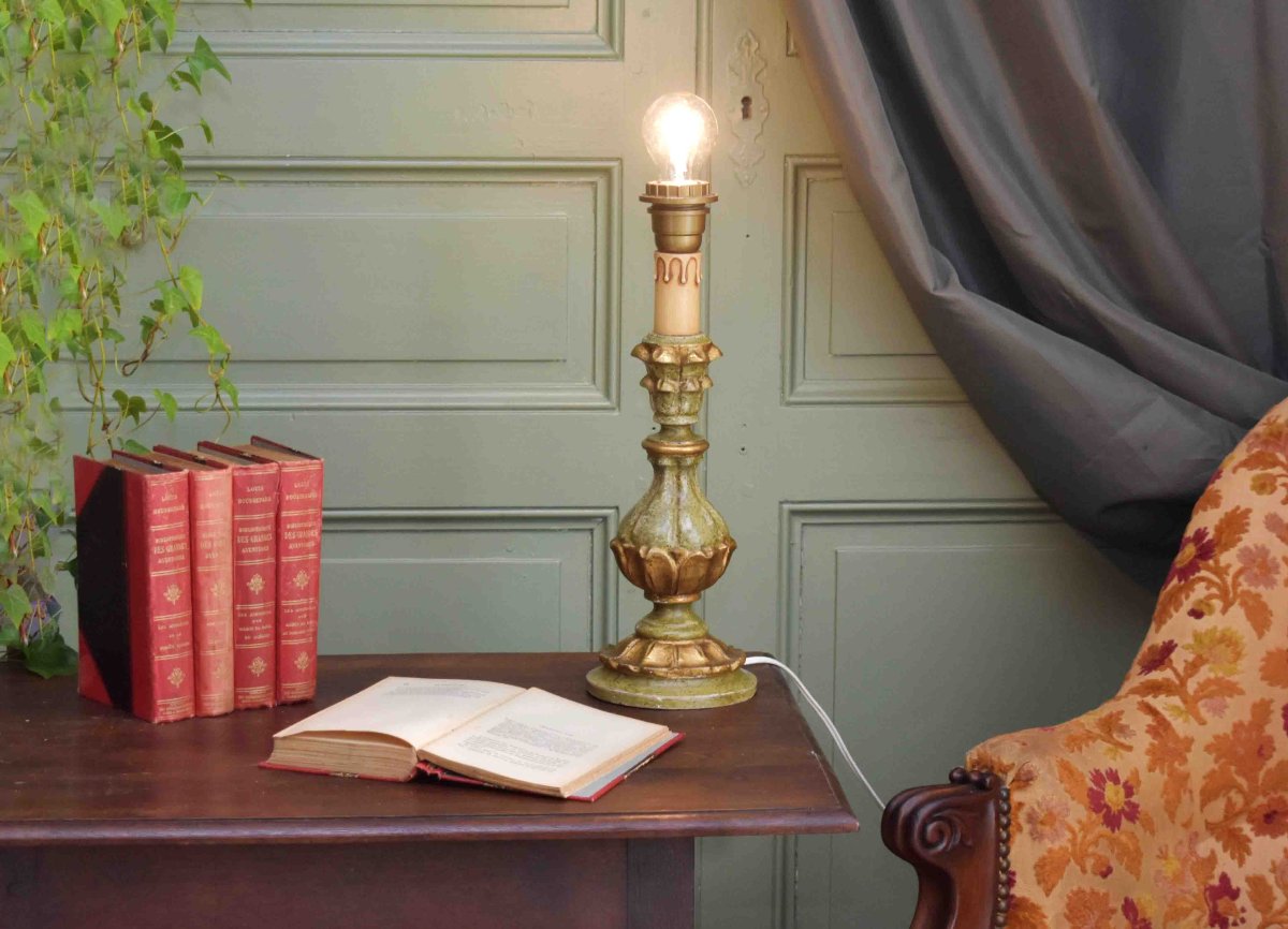 Pied de lampe en bois polychrome peint , laqué vert et vieil or, 