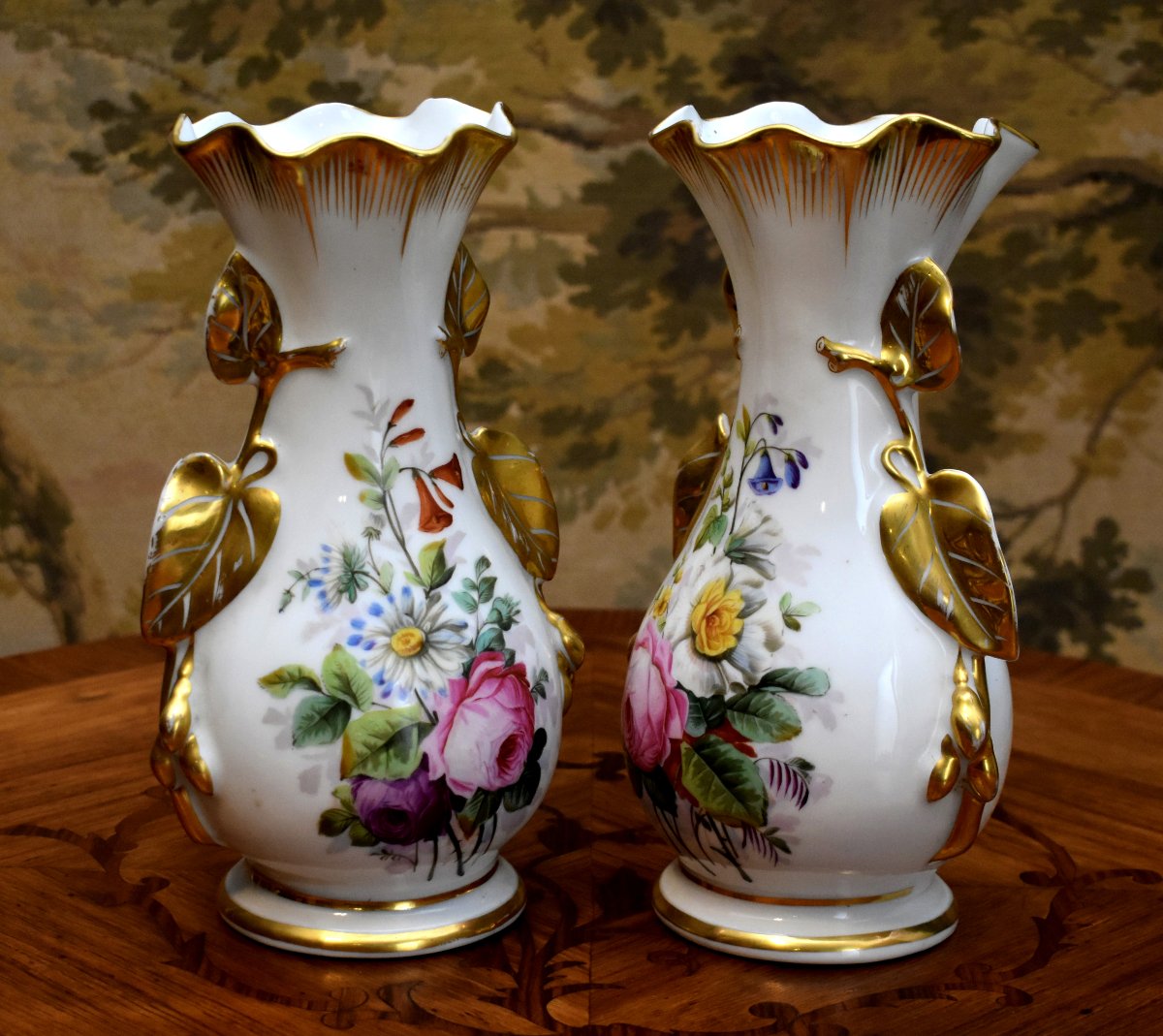Paire De Vases En Porcelaine De Limoges à Décor Floral Peint à La Main, Fleurs, Roses, Or Fin-photo-1