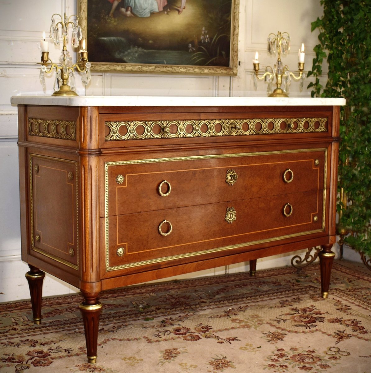  Commode de style Louis XVI Marquetée Et Ornementation De Bronze  ,  Marqueterie, Revel (31)  