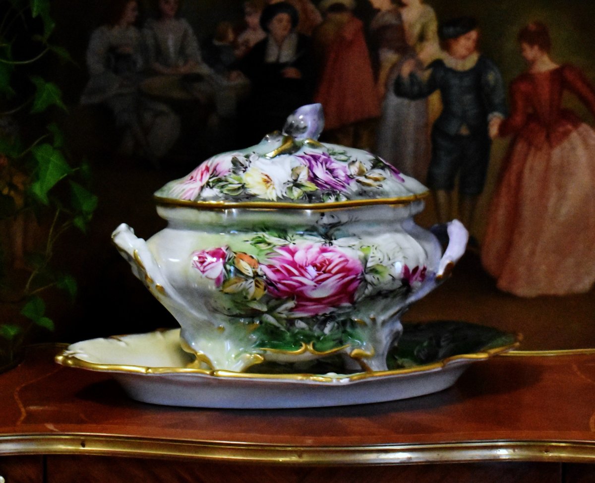  Caffy Limoges, porcelaine décorative à  décor de roses peintes à la main. plat et soupière -photo-1