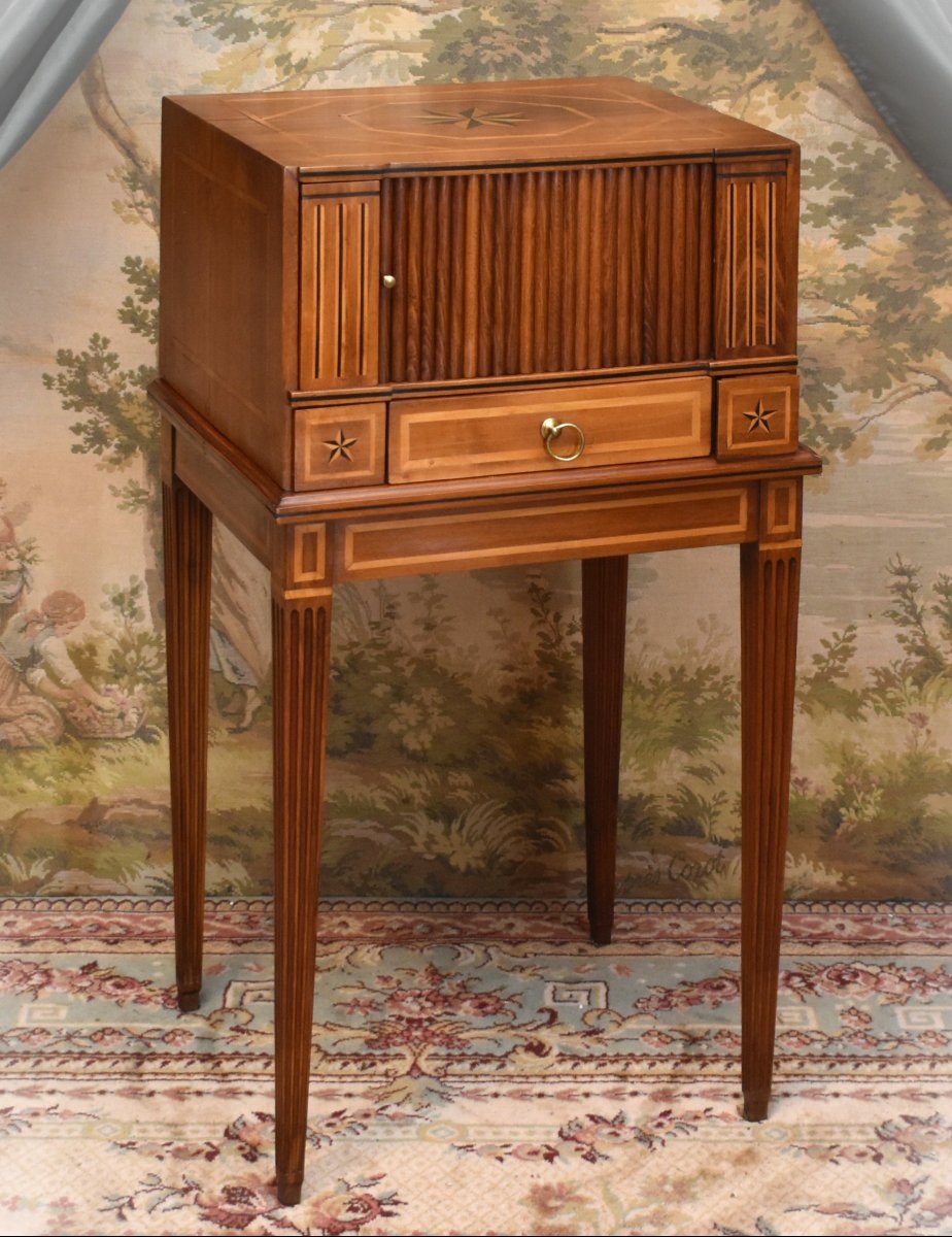 Petit Meuble d'appoint de salon de style Louis XVI,  cerisier et marqueterie bois clair, rideau-photo-2