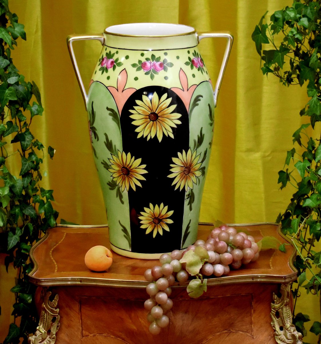 F. Quinque, vase En Porcelaine De Limoges manufacture Tressemanes -Vogt, roses et marguerites  -photo-2