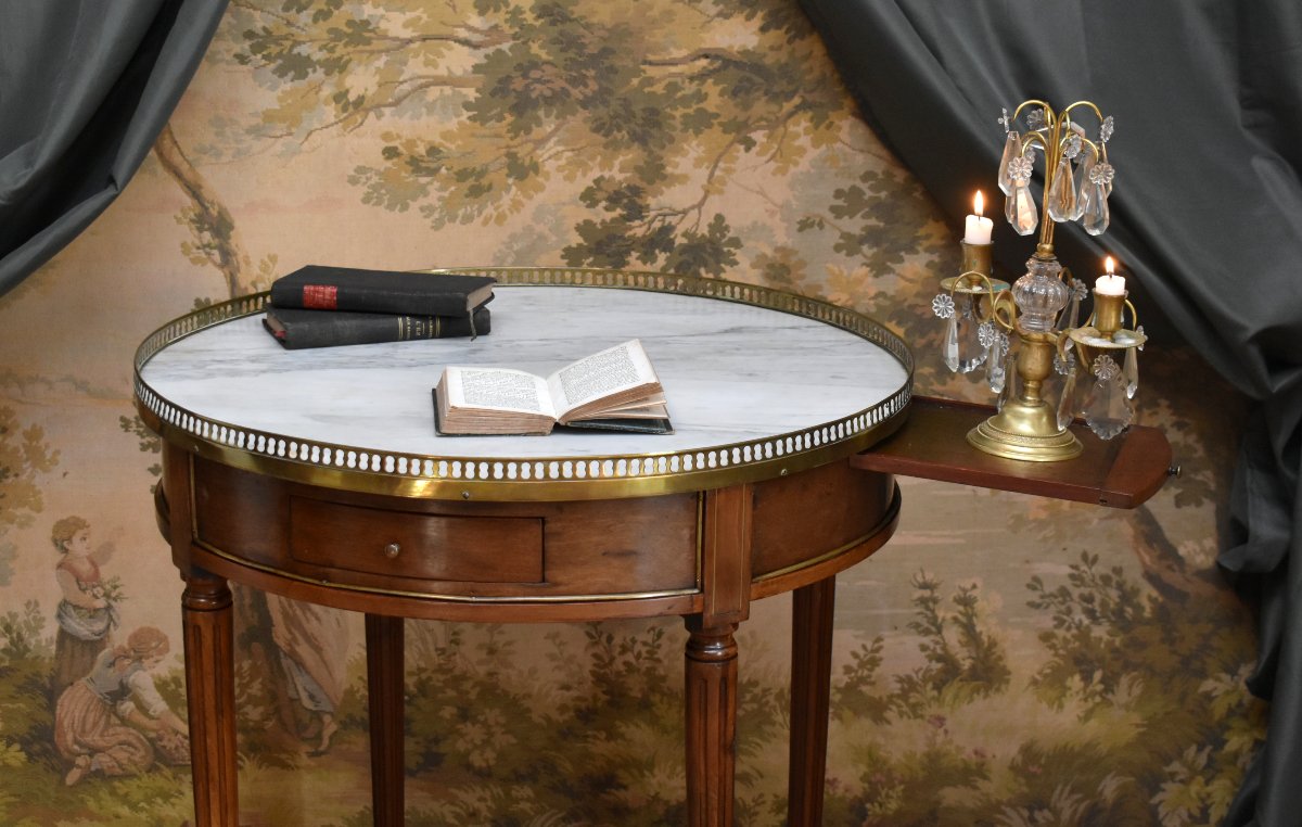 Table bouillotte de style Louis XVI en acajou , marbre blanc , guéridon à  2 tirettes XIXe-photo-2
