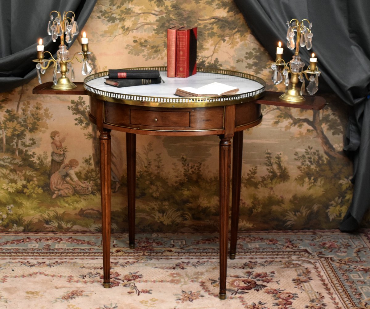 Table bouillotte de style Louis XVI en acajou , marbre blanc , guéridon à  2 tirettes XIXe