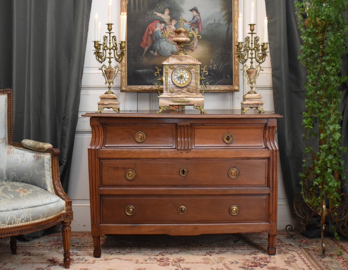  Commode  Louis XVI En Bois massif époque fin  XVIIIe siècle,  plateau bois, 