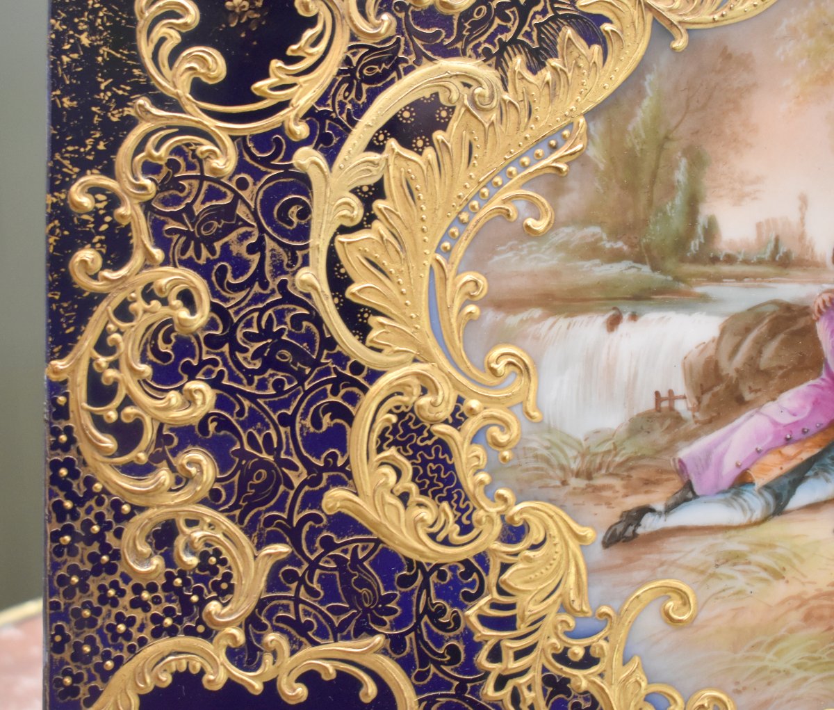 Ch. Barbois. Limoges Porcelain Plate Decorated With A Romantic Scene, Featuring Kiln Blue And Gold Leaf.-photo-3