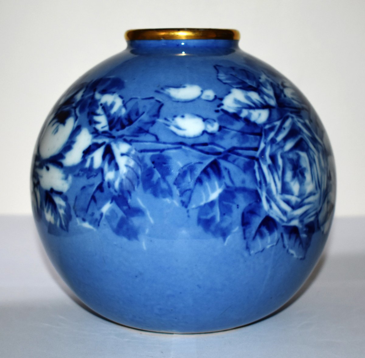 Vase Boule En Porcelaine De Limoges, Camaïeu De Bleu, Décor De Roses , Peint Main.-photo-4