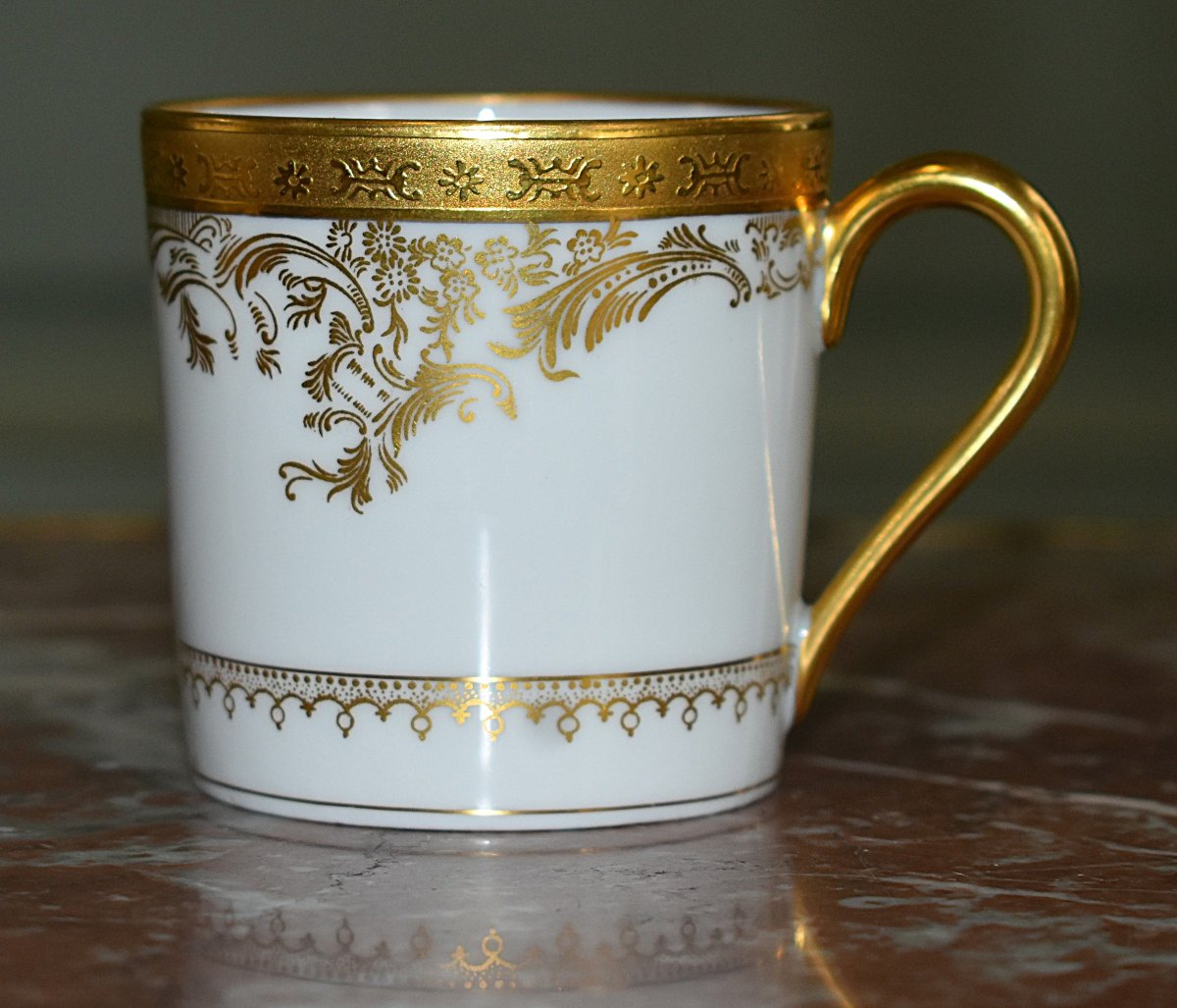 Haviland Limoges ,  Tasse de collection en porcelaine double incrustation or poli à l'agate-photo-1