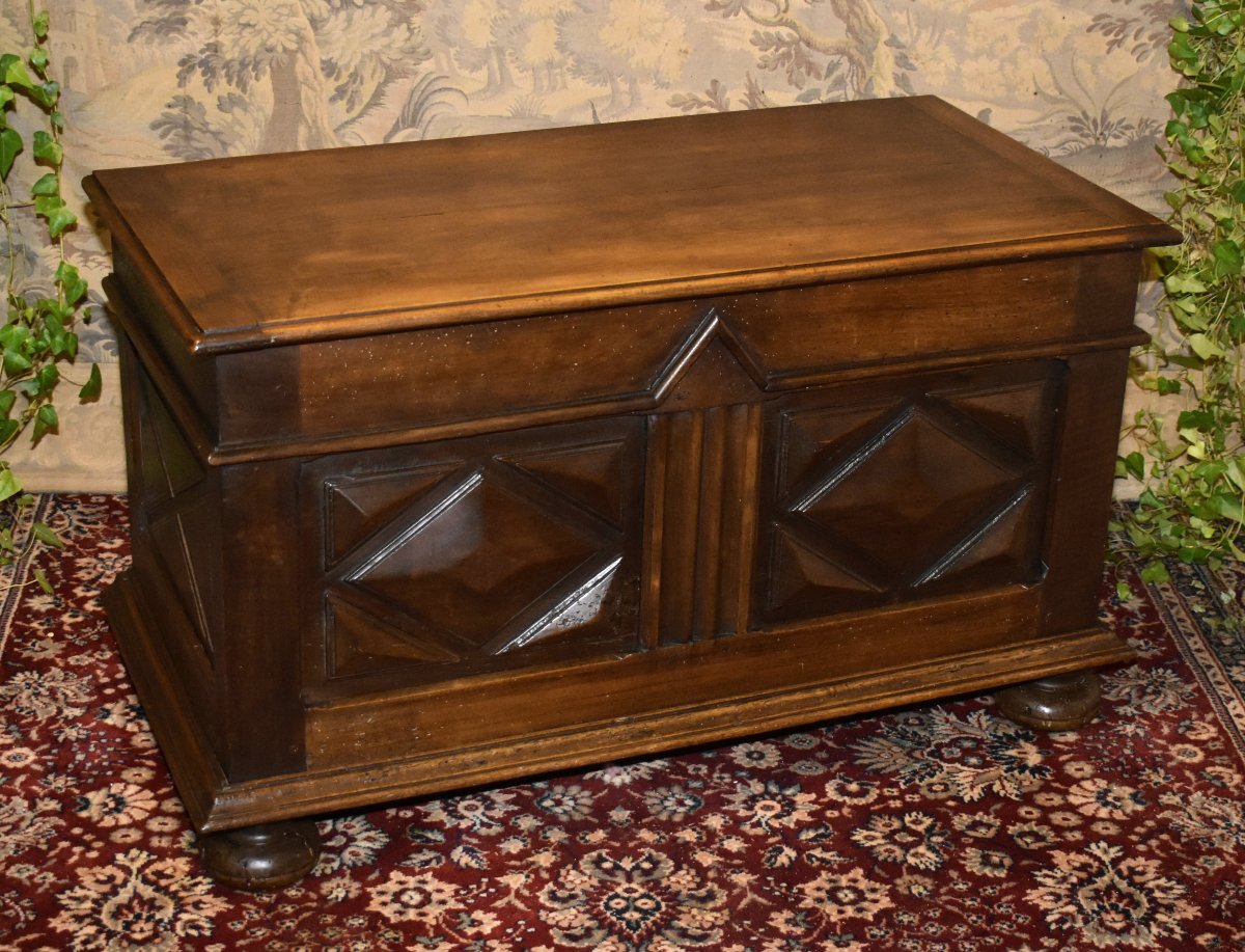 Small Louis XIII-style Chest In Walnut, With Diamond-point Decor And Ball-shaped Feet.-photo-4
