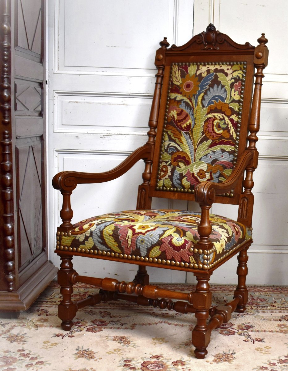 Grand  Fauteuil En Noyer De Style Renaissance  , Siège  XIXe d'Apparat Tissu  aux Petits Points