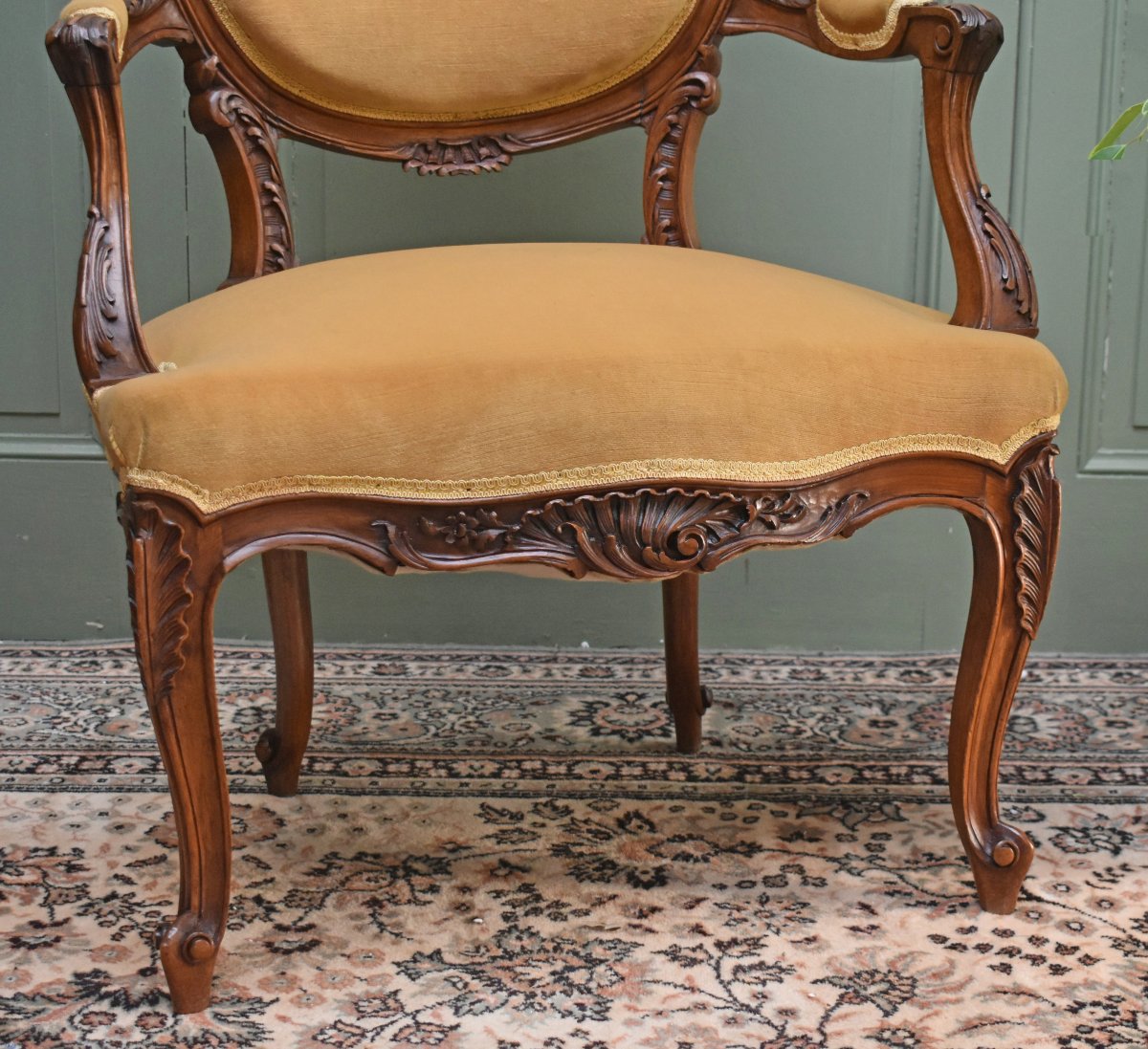 Fauteuil Cabriolet De Style Louis XV Rocaille En Noyer, Tissu Velours Vieil Or, fin XIXème -photo-3