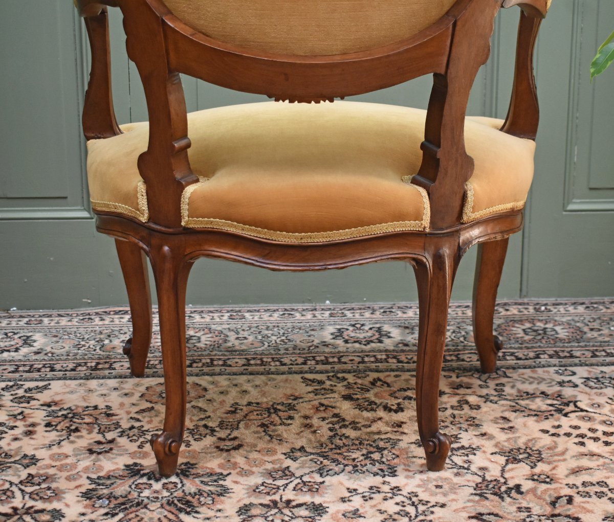 Fauteuil Cabriolet De Style Louis XV Rocaille En Noyer, Tissu Velours Vieil Or, fin XIXème -photo-4