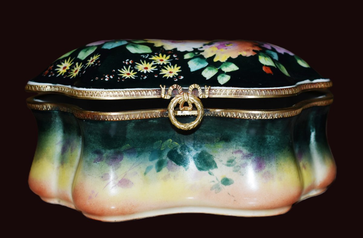 F. Poujol, Large Gift Set, Limoges Porcelain Box, Hand-painted Floral-decorated Candy Box-photo-1