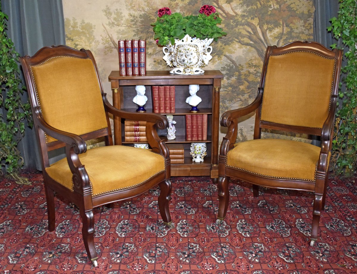 Paire de fauteuils en acajou et placage d'acajou , époque Restauration , XIXème , tissu velour