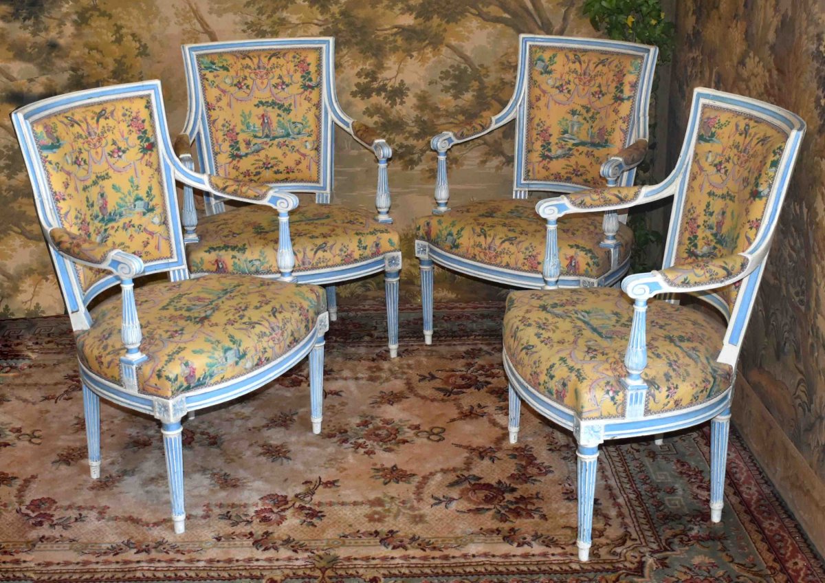 Suite de 4 Fauteuils Cabriolet, Style Louis XVI - directoire, Laqué Crème, Rechampi Bleu , XIXe