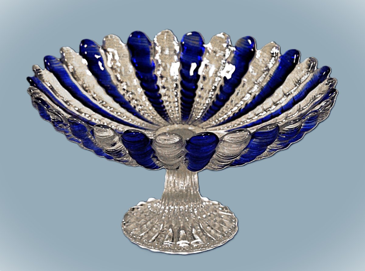 Grande coupe  en cristal  de couleur blanc et bleu Sur Pied Douche , centre de table bicolore