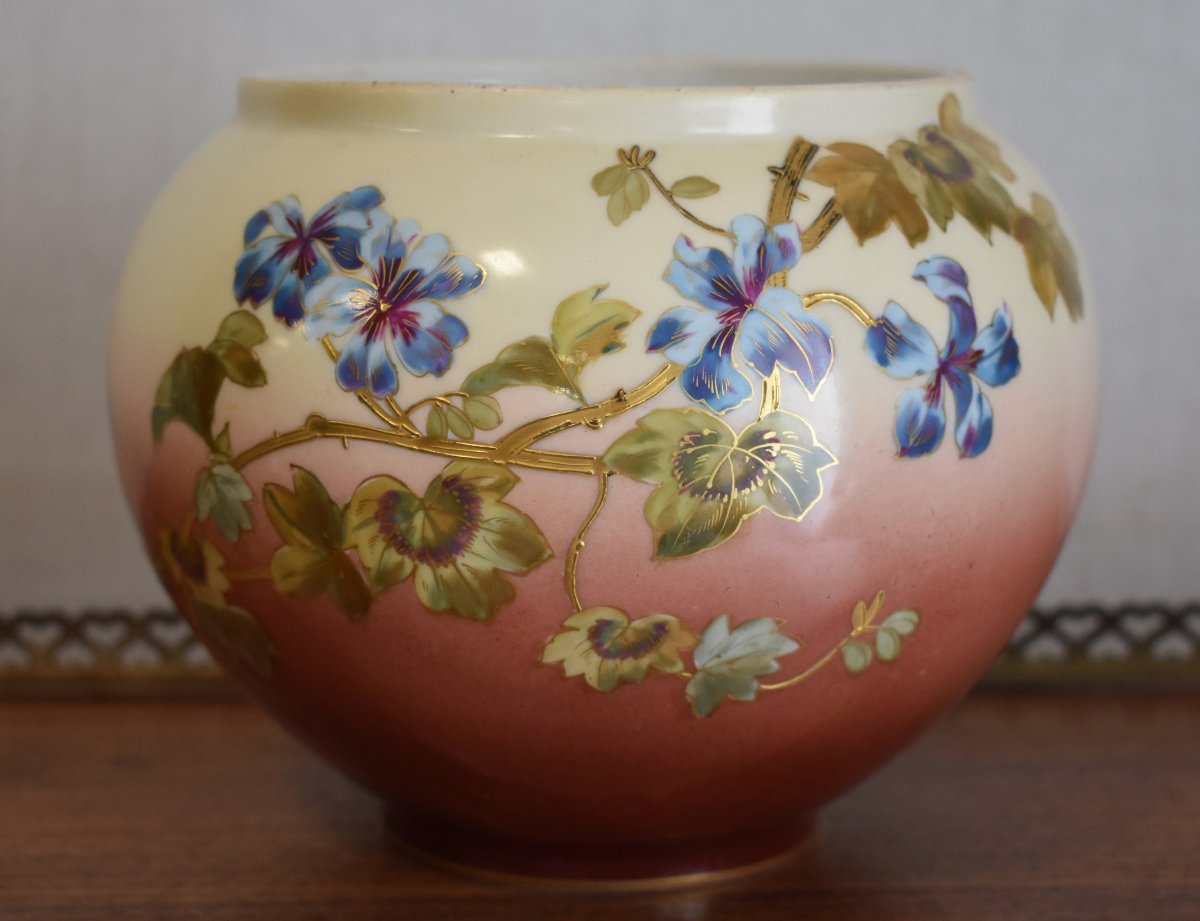 Leon Sazerat, Planters, Limoges Porcelain Ball-shaped Vase With Floral Decor And Gold Leaf -photo-3