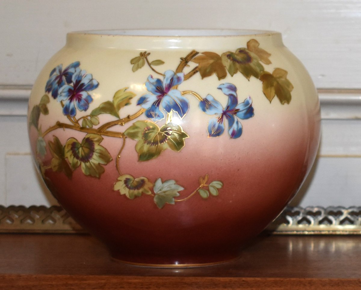 Leon Sazerat, Planters, Limoges Porcelain Ball-shaped Vase With Floral Decor And Gold Leaf -photo-4