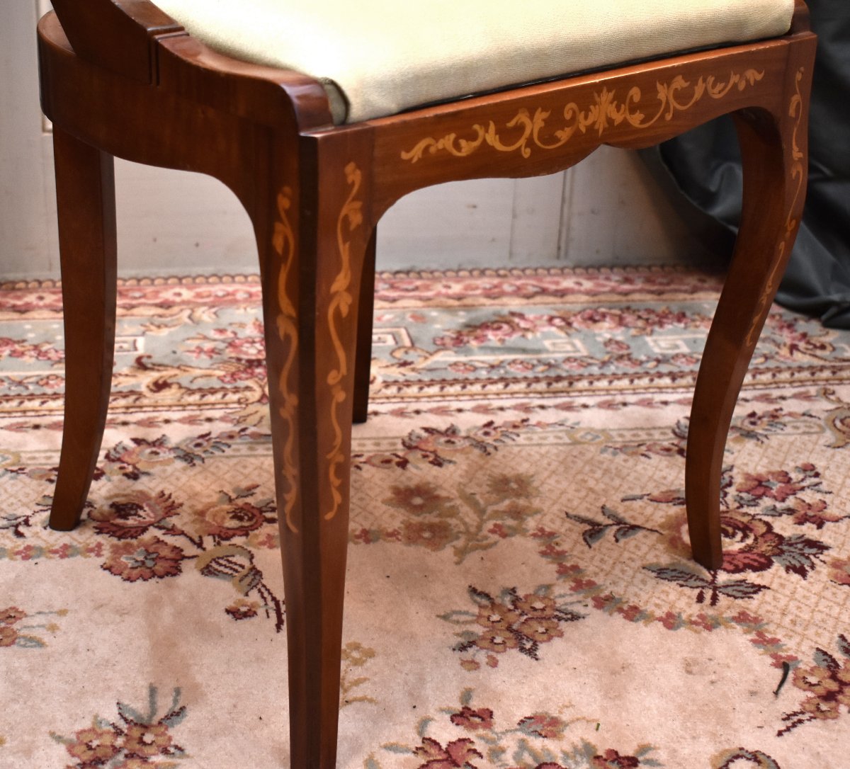 Paire De Chaises gondoles, assise amovible Décor De  Marqueterie , Rinceaux En Bois Clair.-photo-6