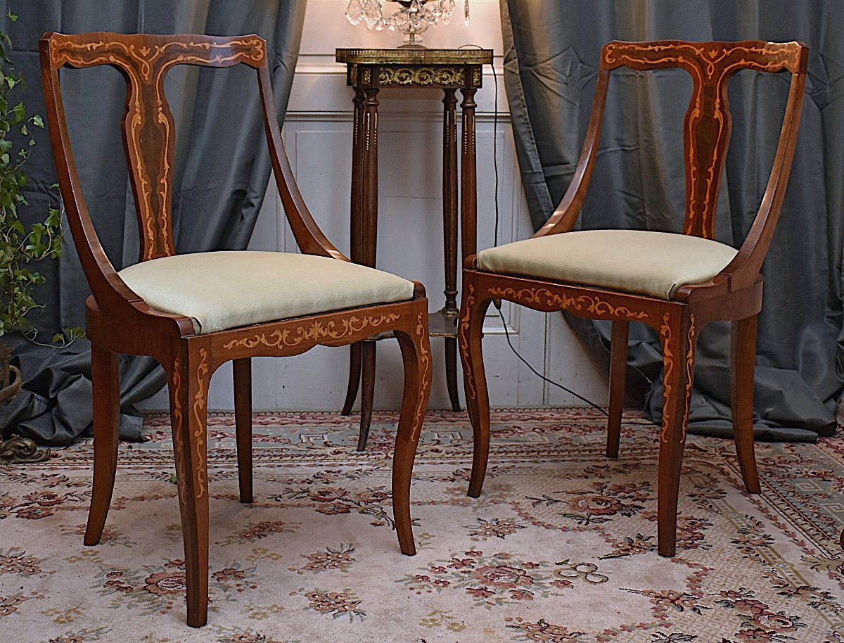 Paire De Chaises gondoles, assise amovible Décor De  Marqueterie , Rinceaux En Bois Clair.