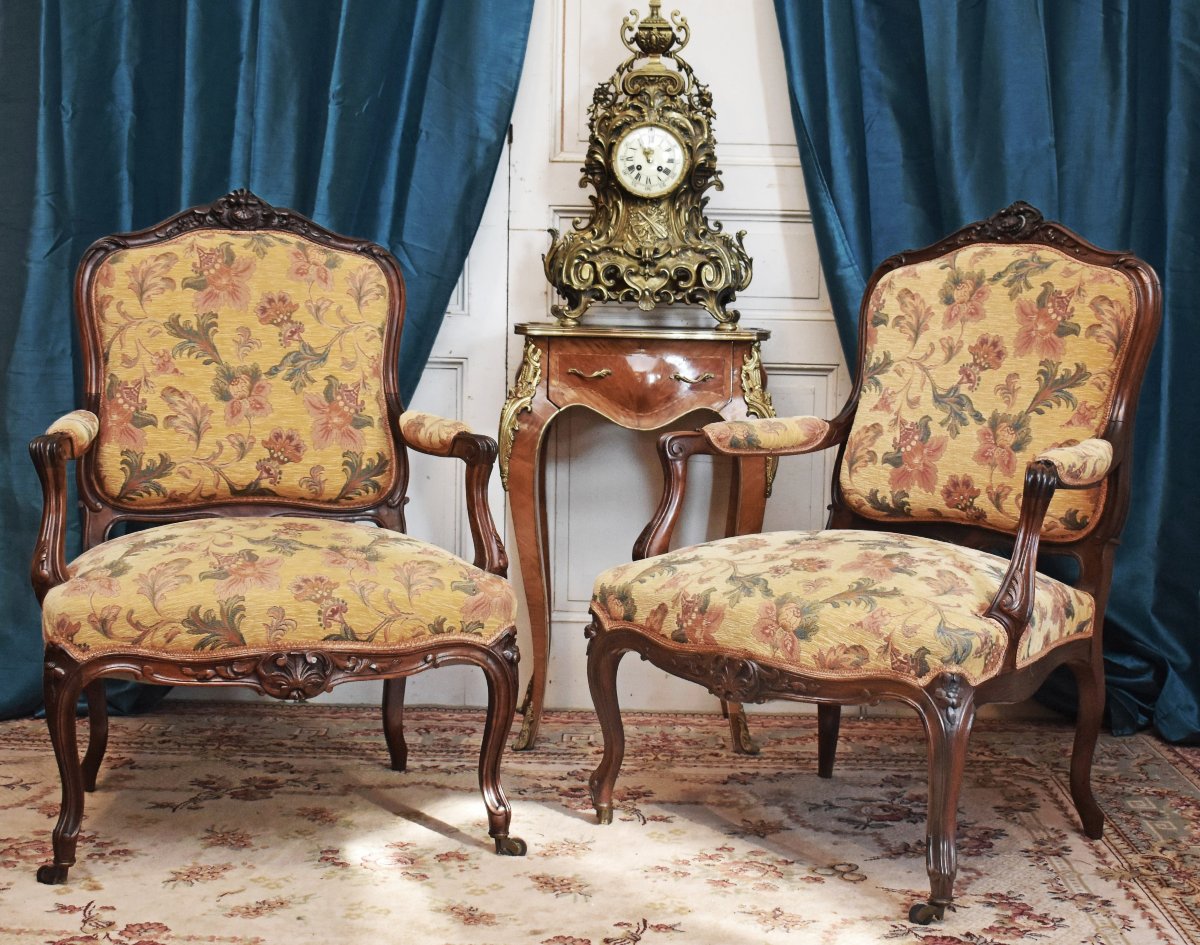 Paire De Fauteuils  Style Louis XV dossier à la Reine en Palissandre. XIXe siècle