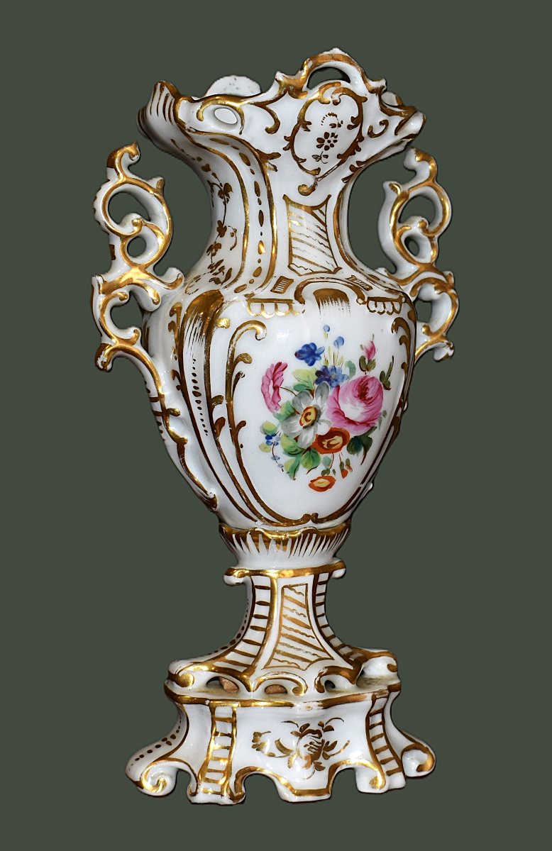Vase En Porcelaine De Limoges , Décor peint main bouquet  Fleurs et Scène Galante, Personnages,-photo-3