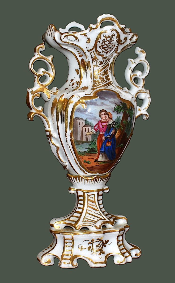 Vase En Porcelaine De Limoges , Décor peint main bouquet  Fleurs et Scène Galante, Personnages,-photo-1