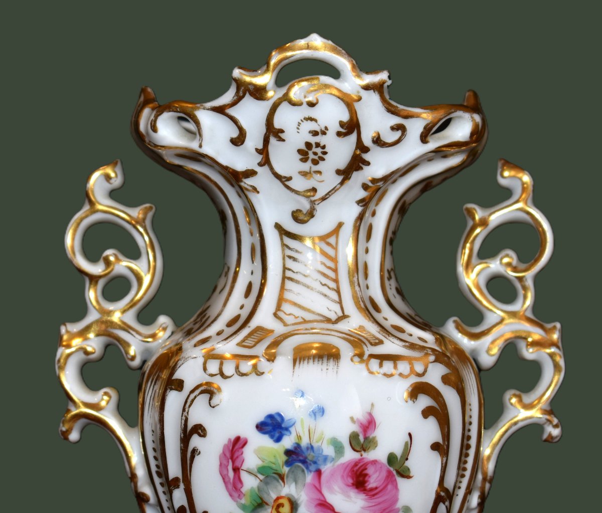 Vase En Porcelaine De Limoges , Décor peint main bouquet  Fleurs et Scène Galante, Personnages,-photo-6