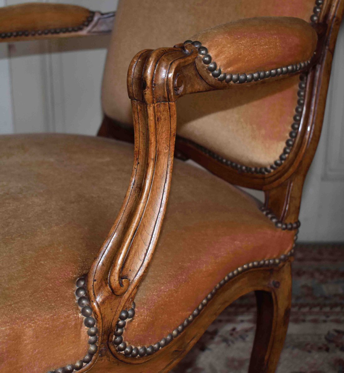 Grand Fauteuil d'époque Louis XV,  Dossier  plat  à La Reine,  XVIIIème Siècle tissu velours-photo-4