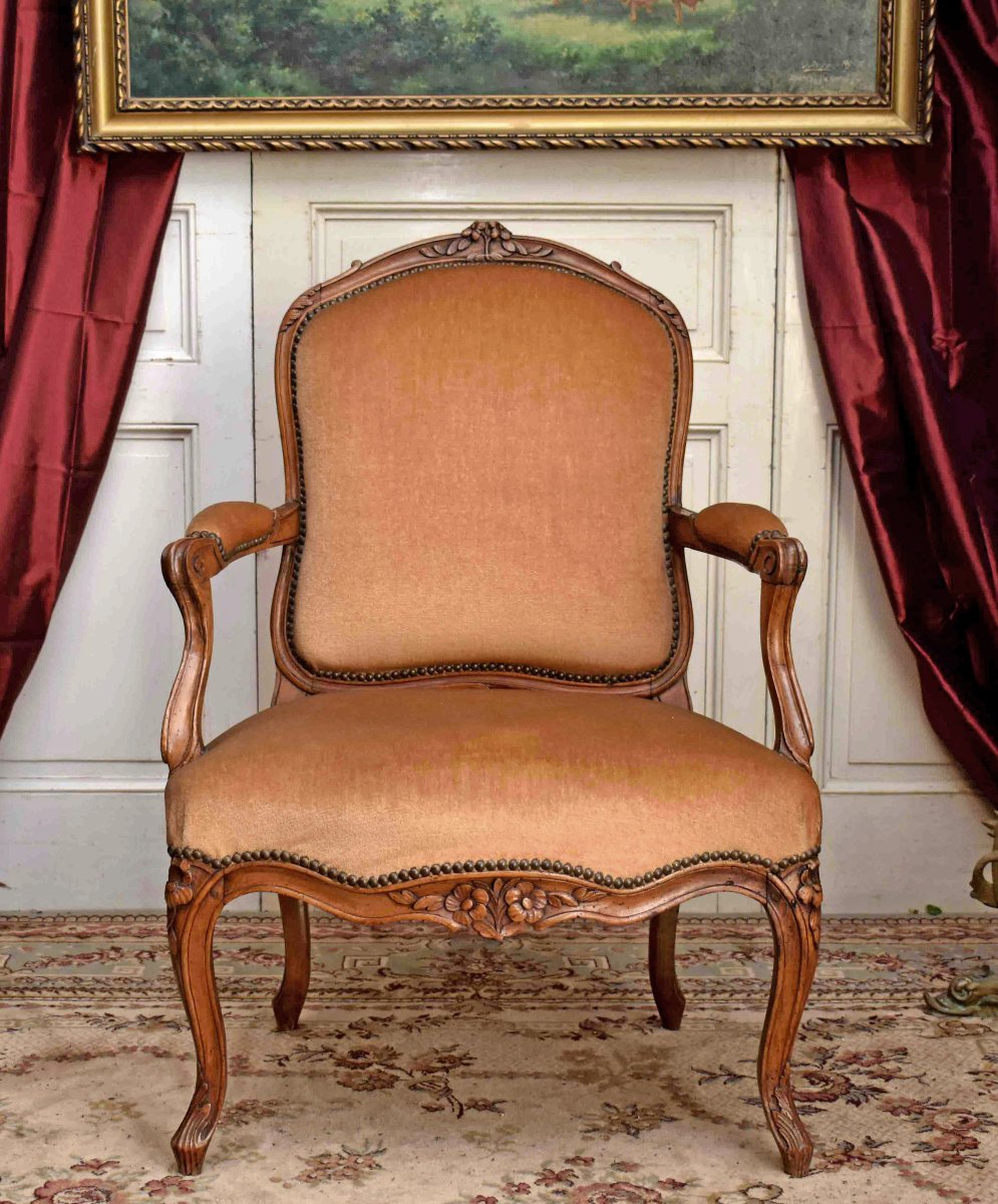 Grand Fauteuil d'époque Louis XV,  Dossier  plat  à La Reine,  XVIIIème Siècle tissu velours