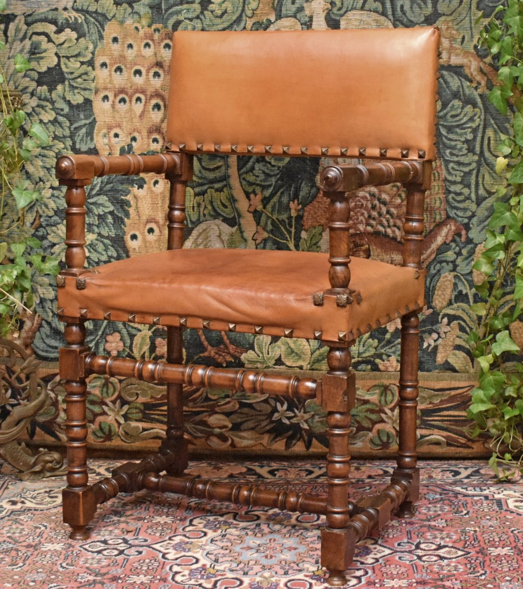 Fauteuil assise et dossier cuir, Chaise à Bras En Noyer De Style Louis XIII, idéal bureau, XIXe-photo-2