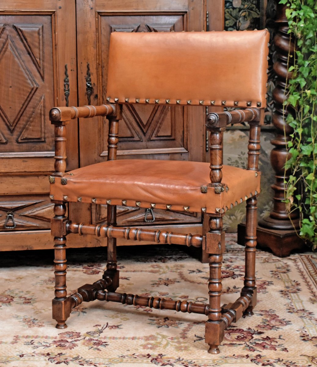 Fauteuil assise et dossier cuir, Chaise à Bras En Noyer De Style Louis XIII, idéal bureau, XIXe-photo-4