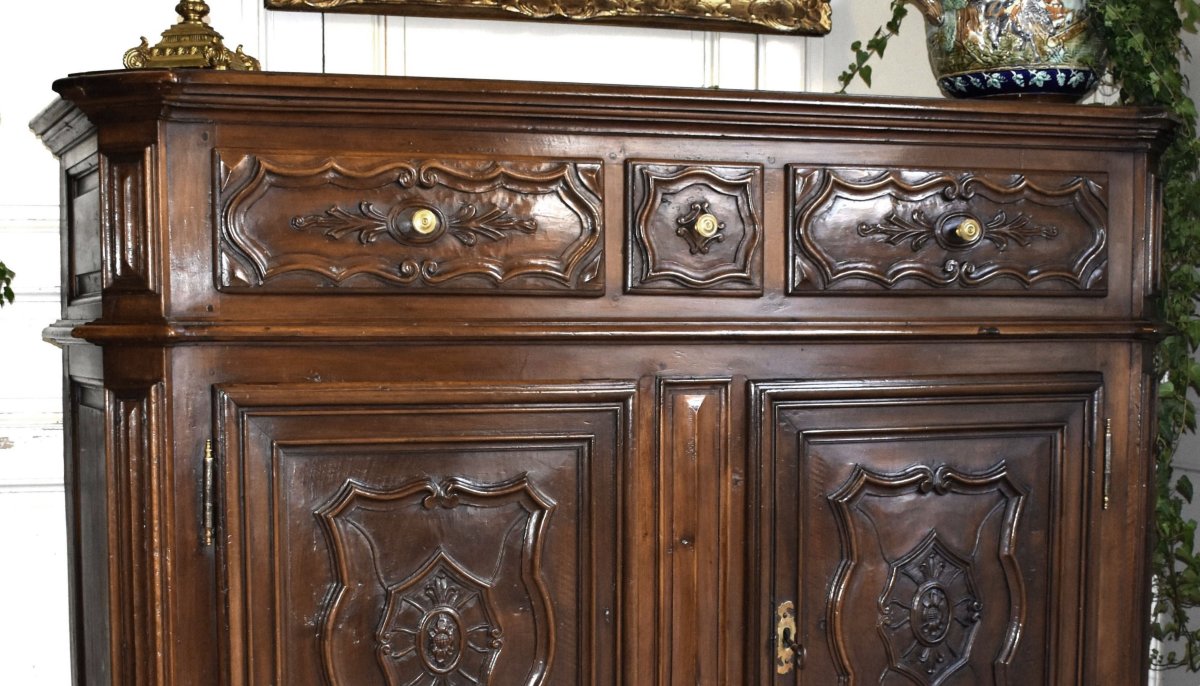 Large  Low Sideboard At Counter Height  In Walnut, With 2 Doors And 3 Drawers, 18th Century-photo-1
