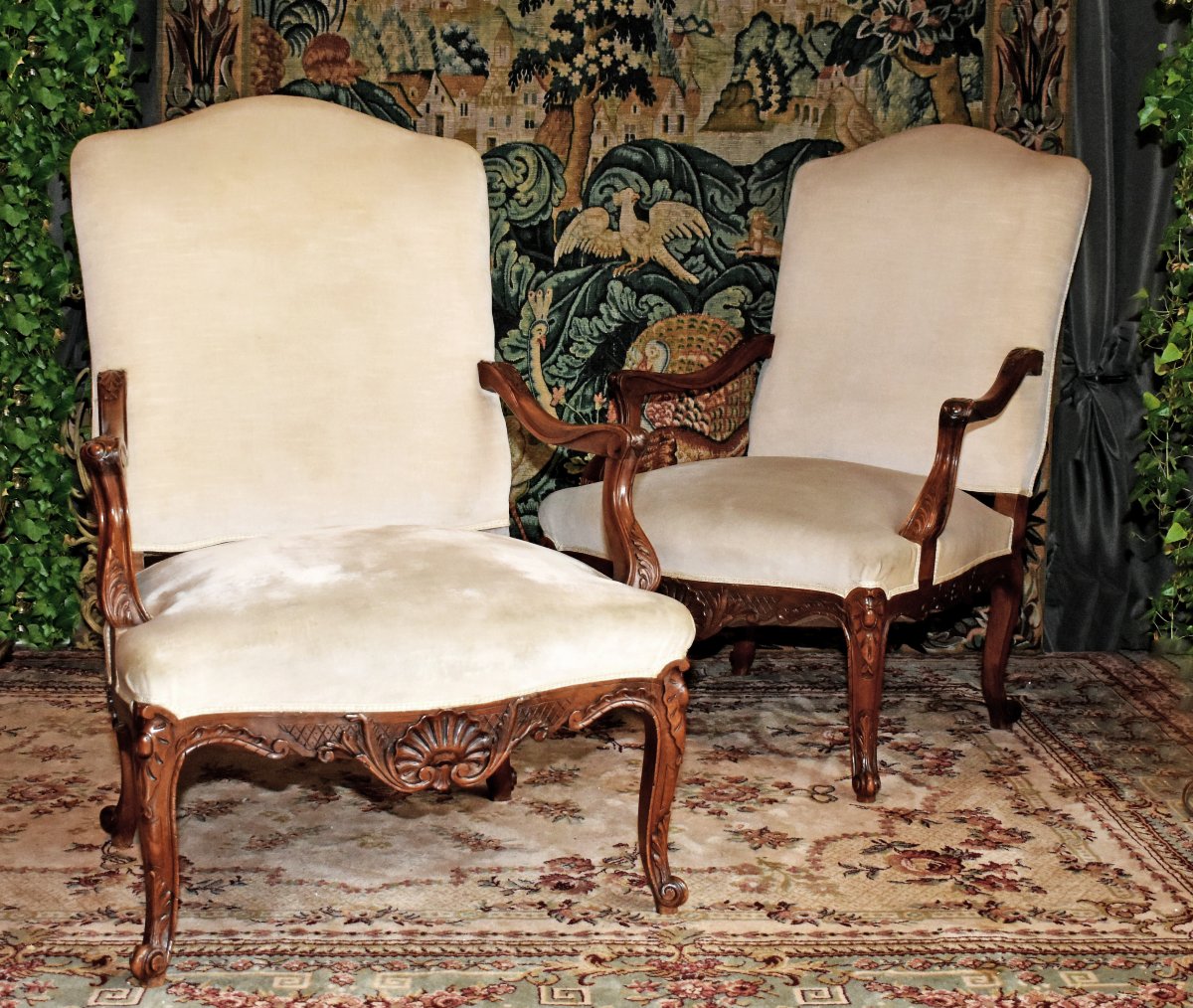Paire de  grands Fauteuils De Style Régence à haut dossier et assise large, tissu velours, XIXe