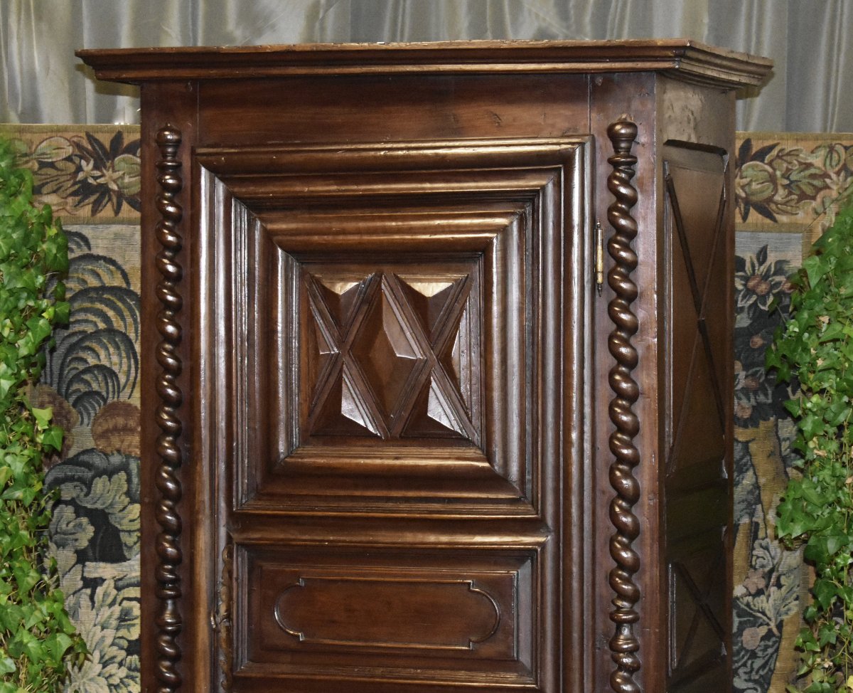 Bonnetière Louis XIII en noyer ,  pointes de diamant ,  colonnes torsadées , armoire une porte,-photo-4