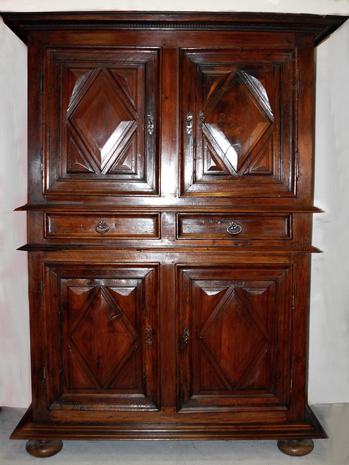 Buffet  4 Portes Louis XIII, En Noyer, quatre vantaux. XVIIème.-photo-2