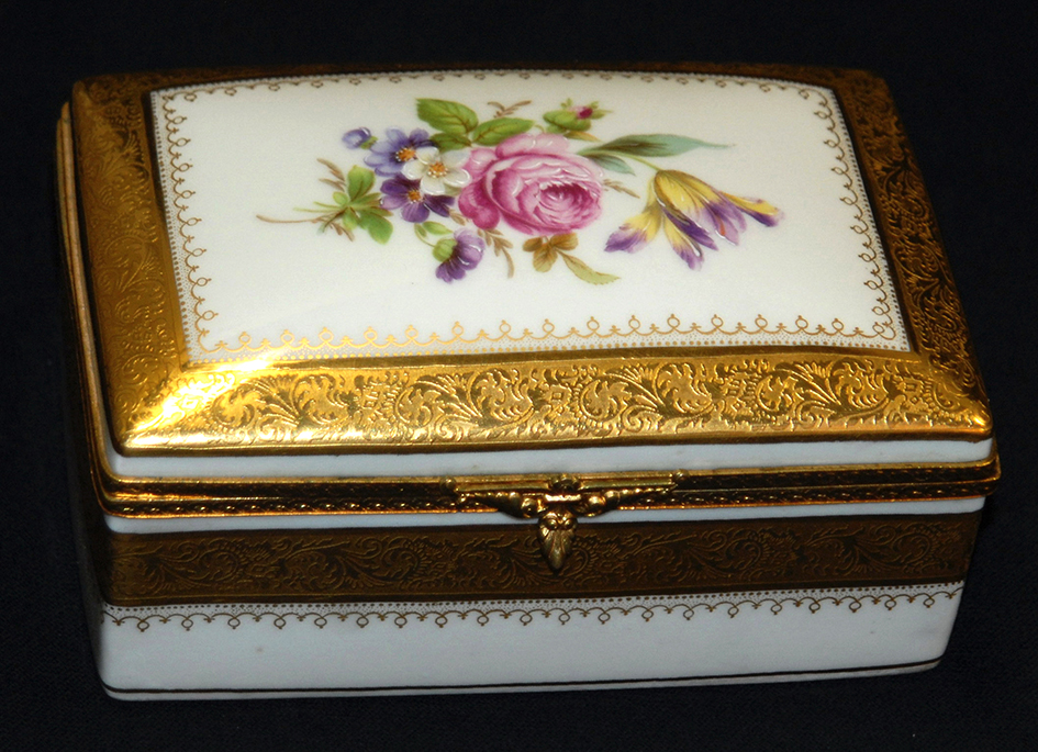 Coffret En Porcelaine De Limoges Double Incrustation Or, Décor Bouquet De Fleurs peint main.-photo-3