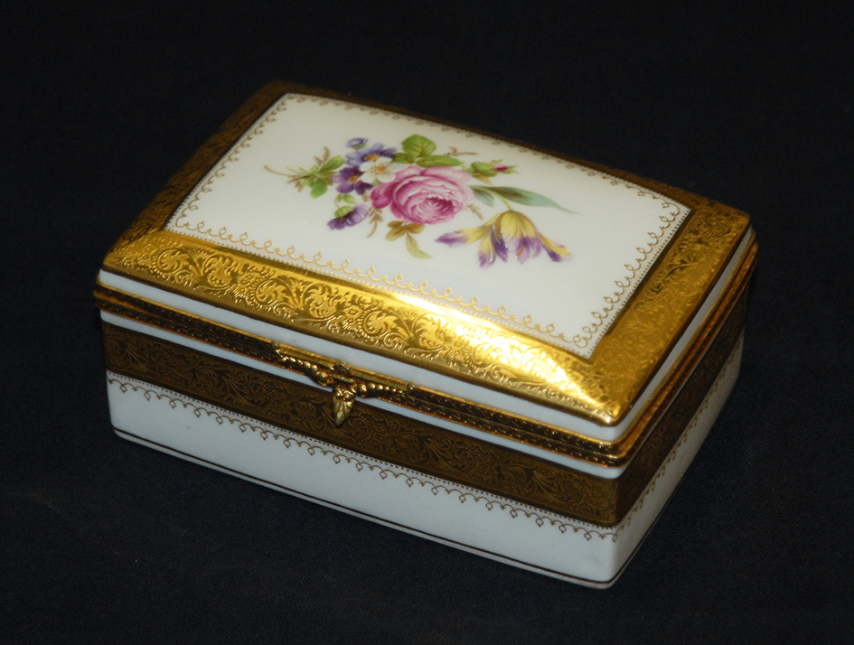 Coffret En Porcelaine De Limoges Double Incrustation Or, Décor Bouquet De Fleurs peint main.-photo-4