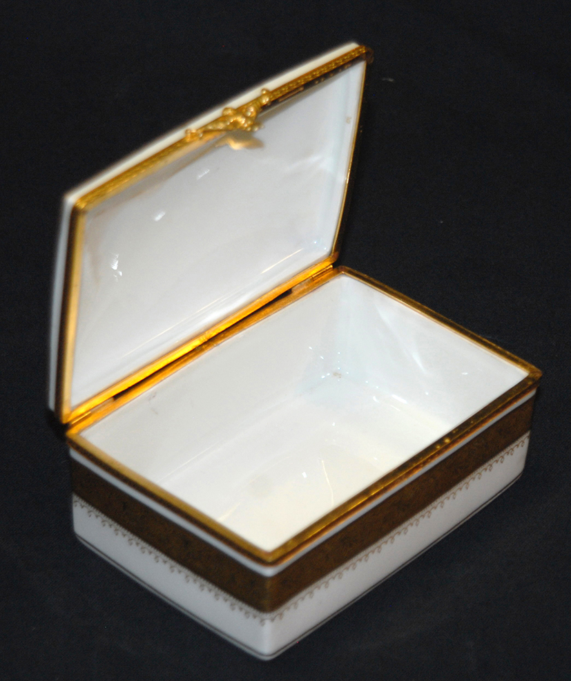 Box Of Limoges Porcelain Double Inlay Gold, Decor Bouquet Of Flowers.-photo-7