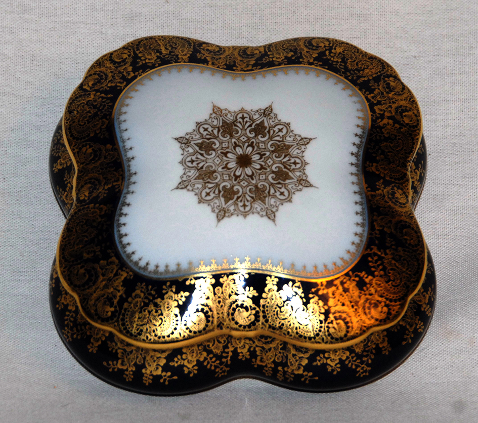 Bonbonnière, Limoges Porcelain Box.-photo-3