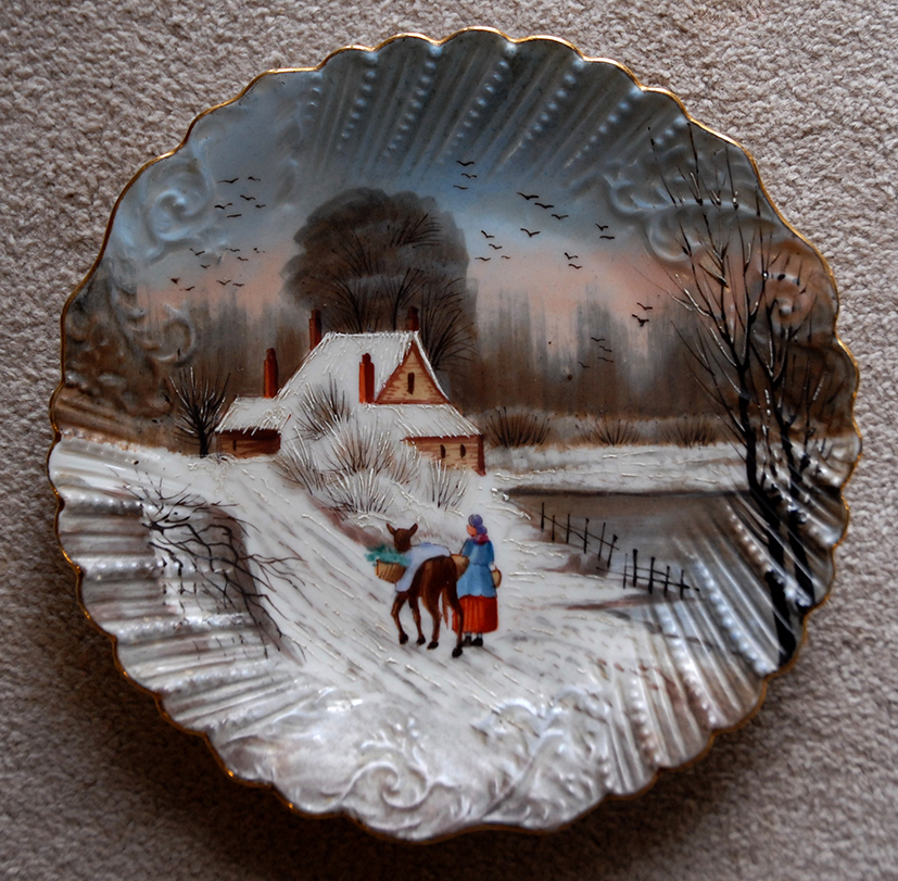 Paire d'assiettes En Porcelaine De Limoges, Décor De Neige Et Personnage, Peint Main.-photo-3