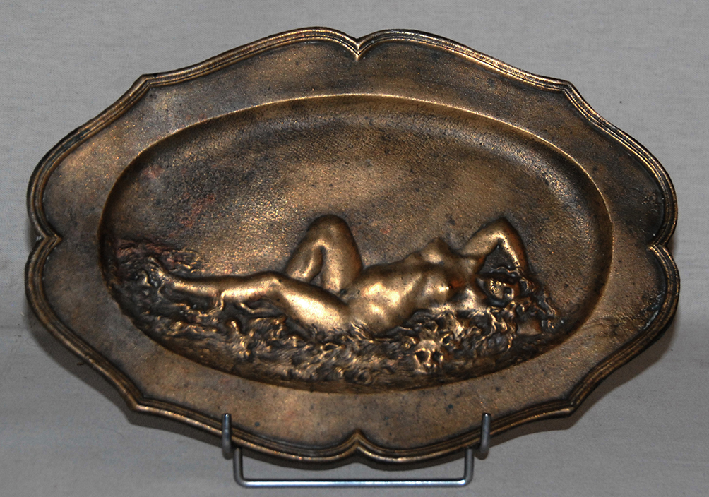 Plat Oval En Bronze, Art Nouveau, Décor Femme Nue.