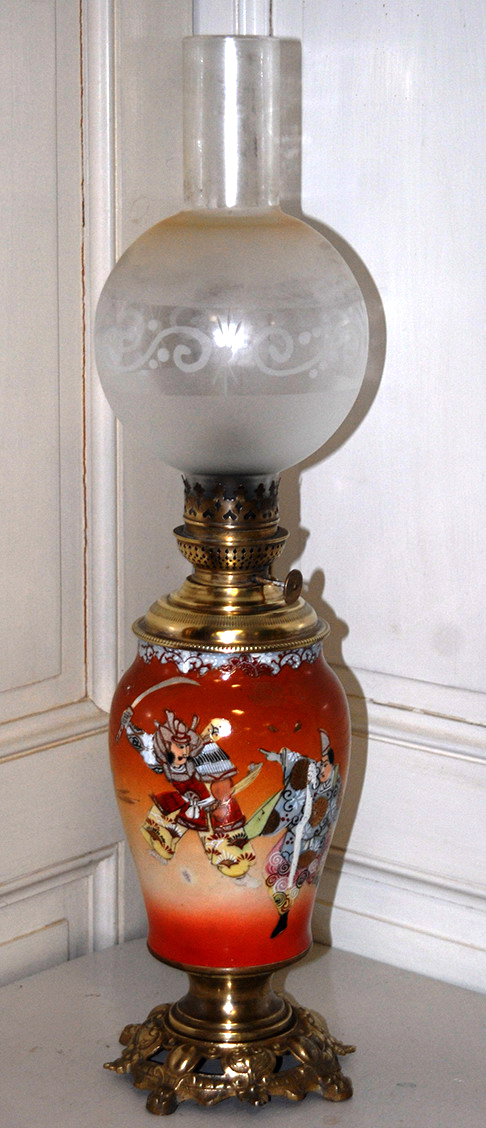 Vase En Porcelaine Satsuma Monté En Lampe à Pétrole, période meiji. Japon.