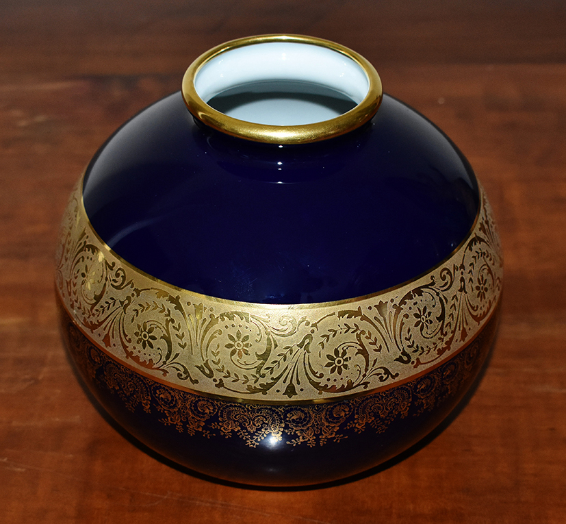 Vase Boule En Porcelaine De Limoges, Bleu De Four Et Incrustation Or.-photo-3