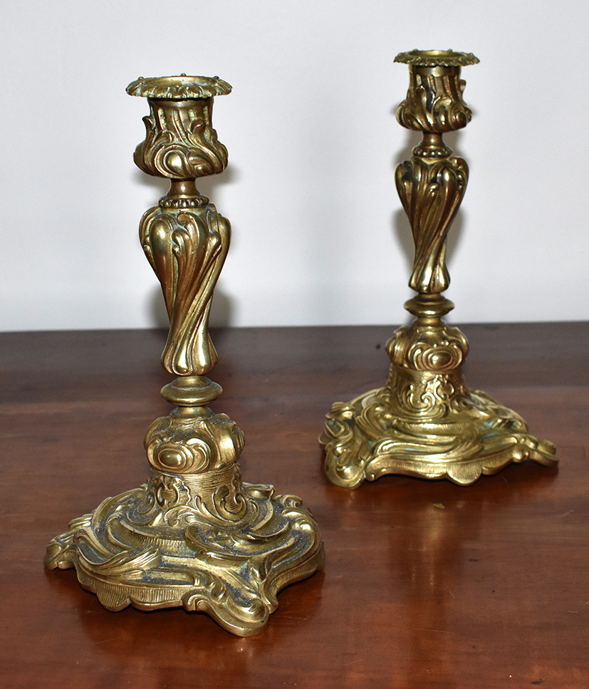 Paire De Bougeoirs, Chandeliers rocaille , Candelabres En Bronze De Style Louis XV-photo-1