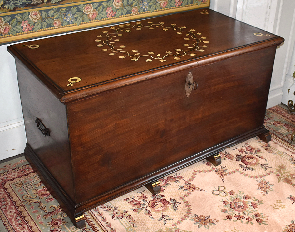 Coffre En Noyer, Marqueterie d'os, XIXème.