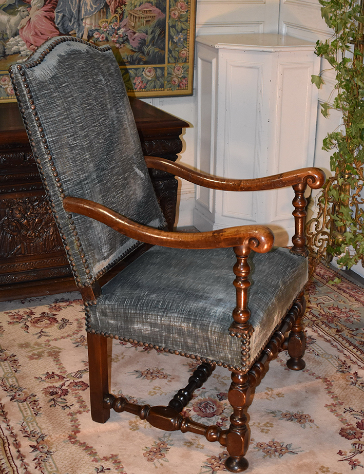 Paire De Fauteuils Louis XIII En Noyer.  XVIIème.-photo-2