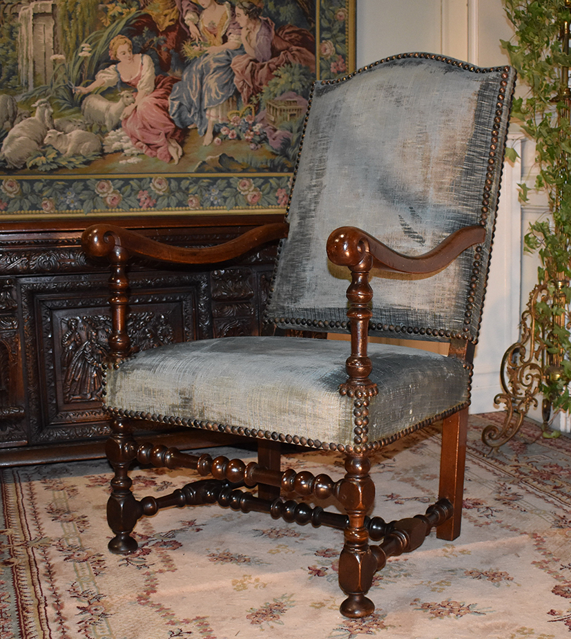 Paire De Fauteuils Louis XIII En Noyer.  XVIIème.-photo-3