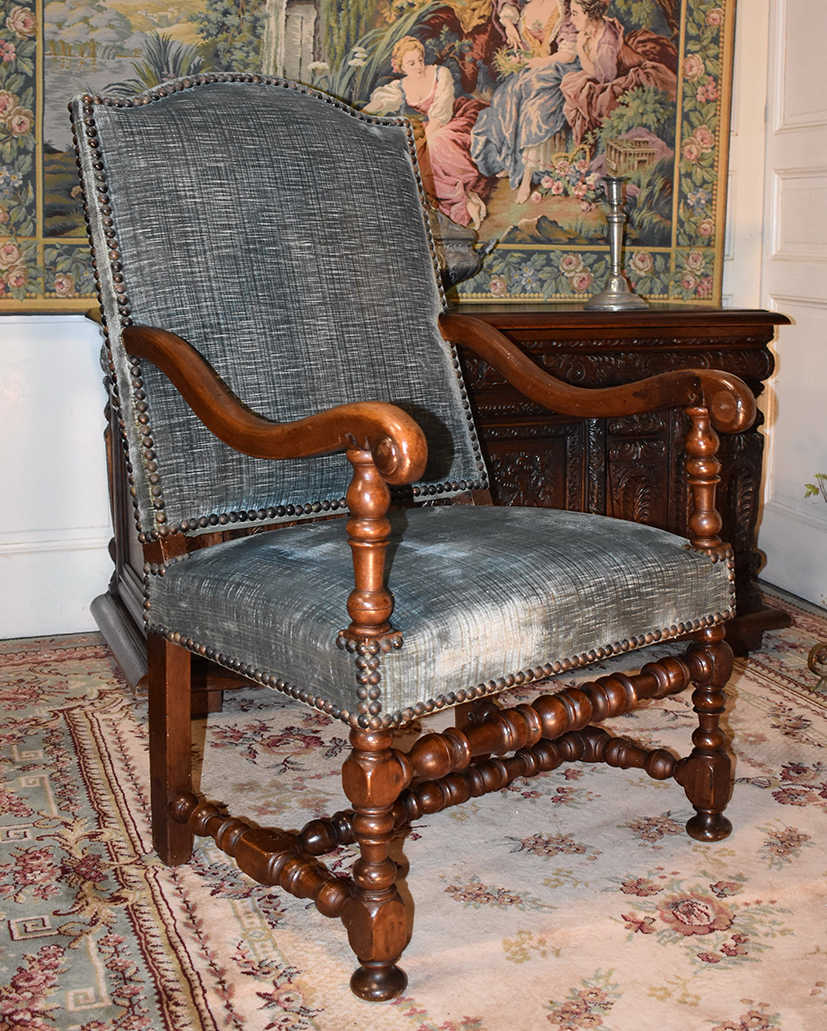 Paire De Fauteuils Louis XIII En Noyer.  XVIIème.-photo-2